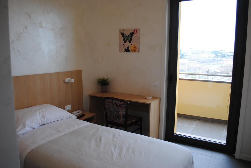 Hotel La Tavernetta كامبوباسّو الغرفة الصورة